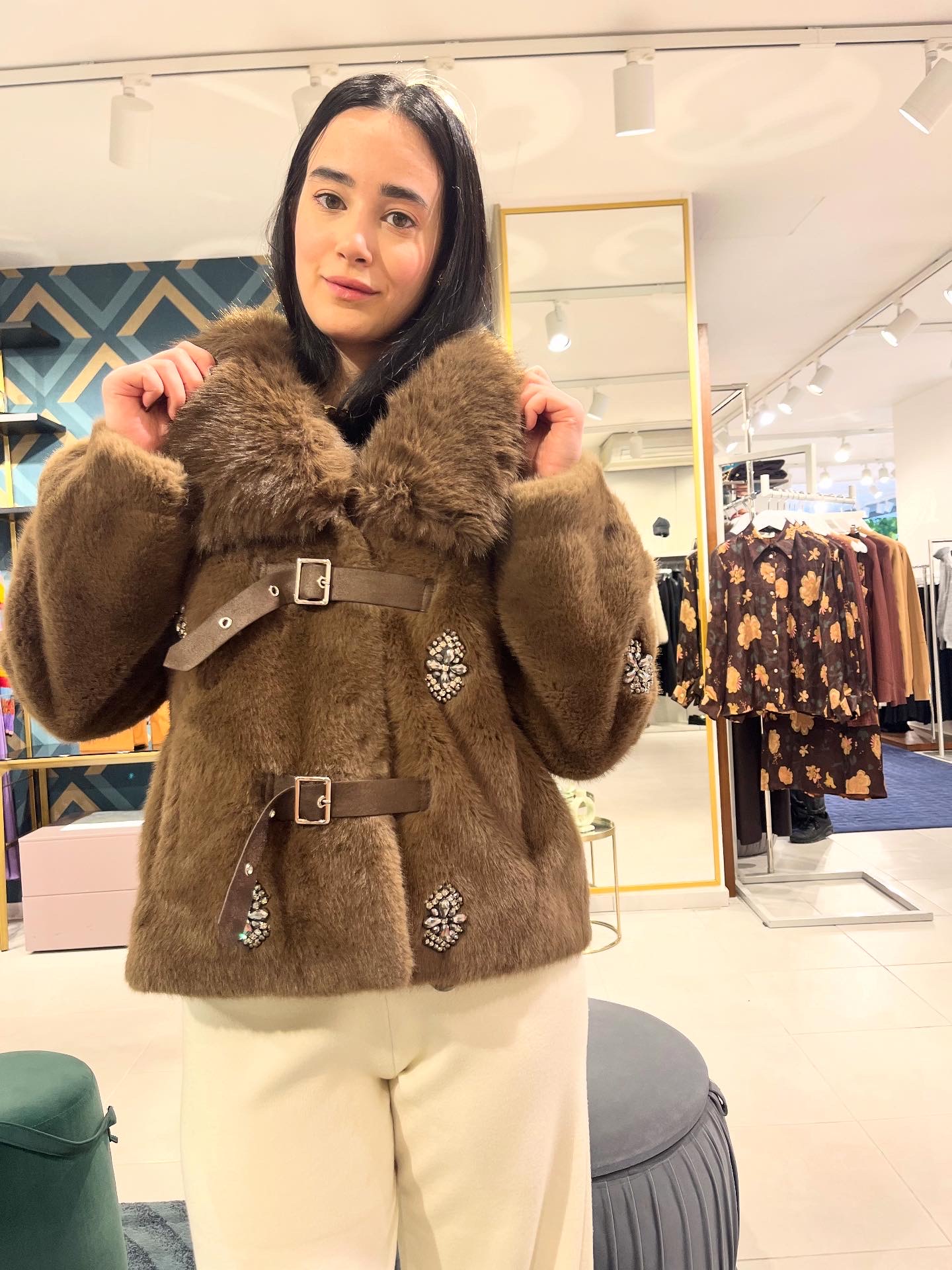  Le Volière | ALMABROWN